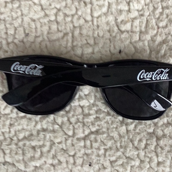 Stylish Black Sunglasses Coca Cola - Picture 2 of 4